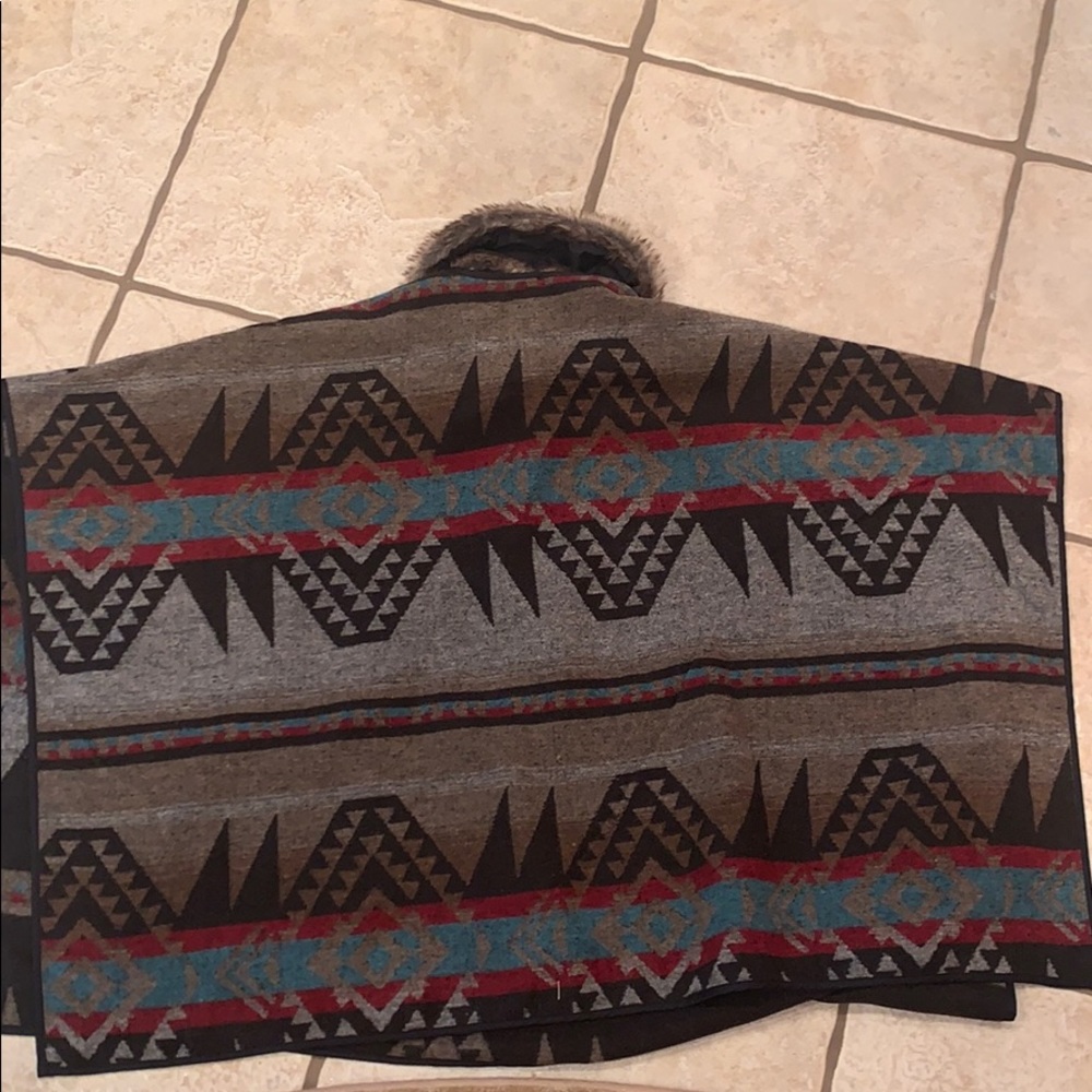 Aztec Poncho - Picture 2 of 3